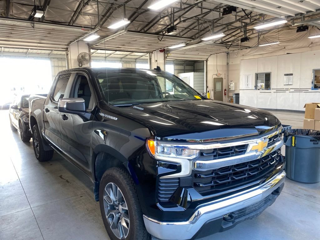 Used 2025 Chevrolet Silverado 1500 LT AWD/4WD image 1