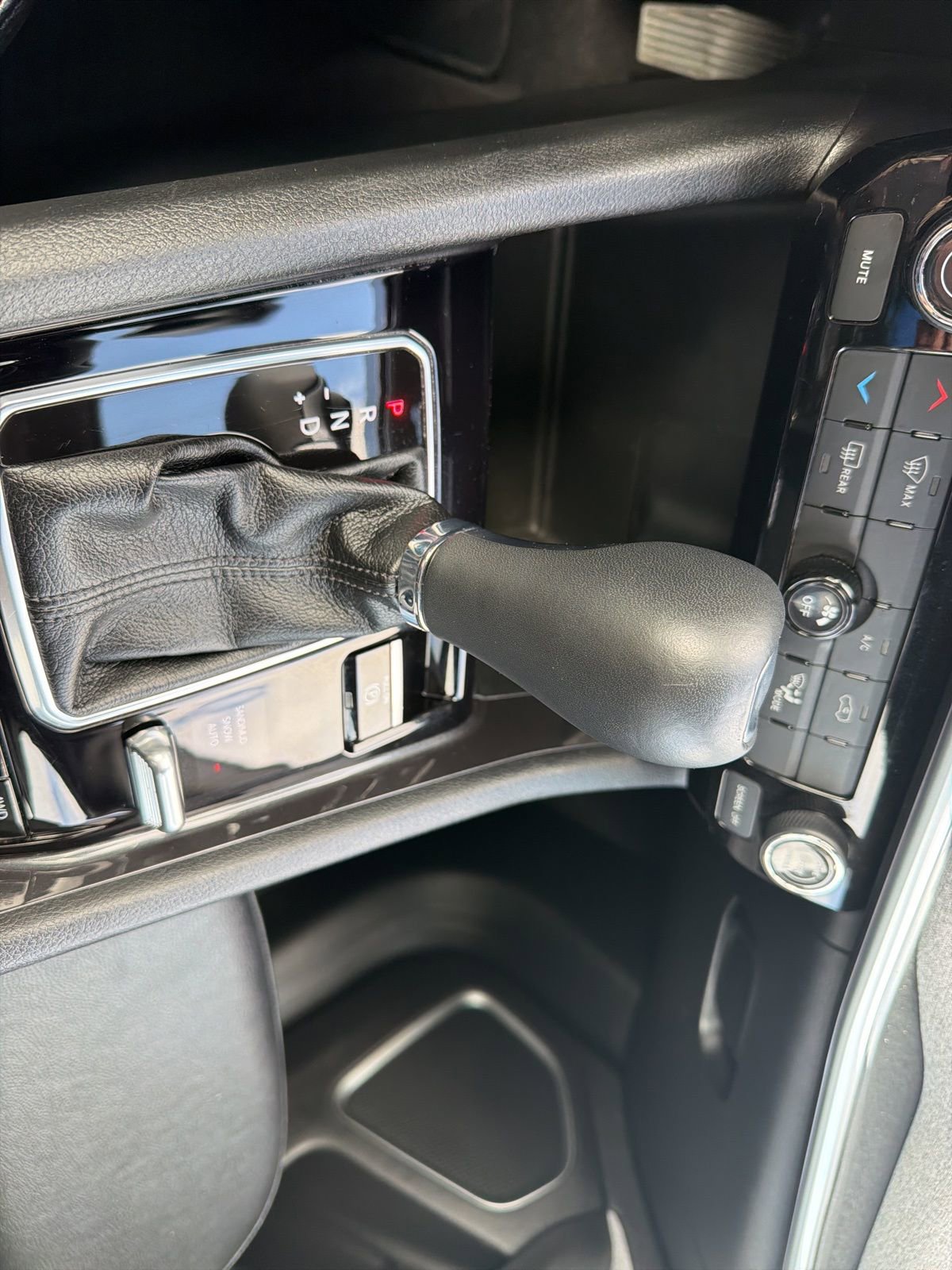 Used 2024 Jeep Compass Latitude image 19