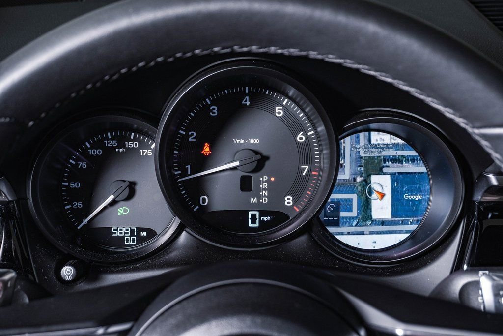 Certified 2025 Porsche Macan image 20