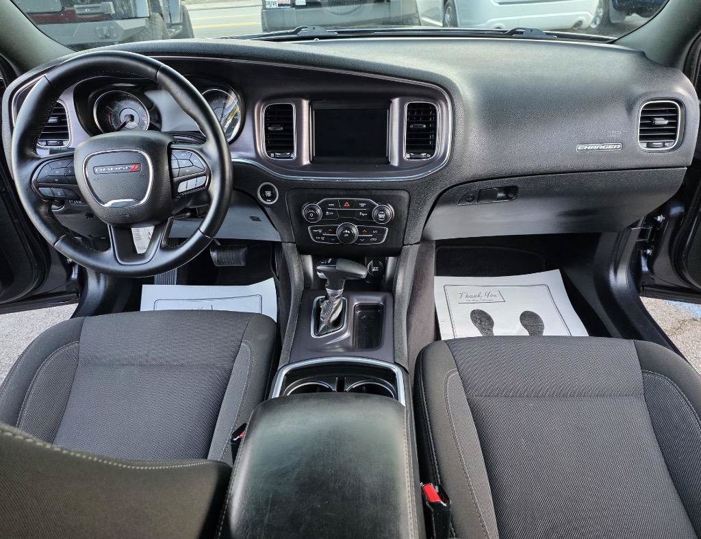 Used 2018 Dodge Charger SXT RWD image 25