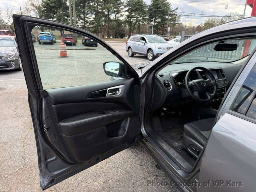 Used 2019 Nissan Pathfinder SV image 9