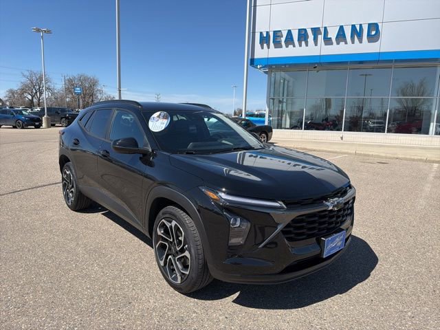 Used 2024 Chevrolet Trax RS FWD image 2