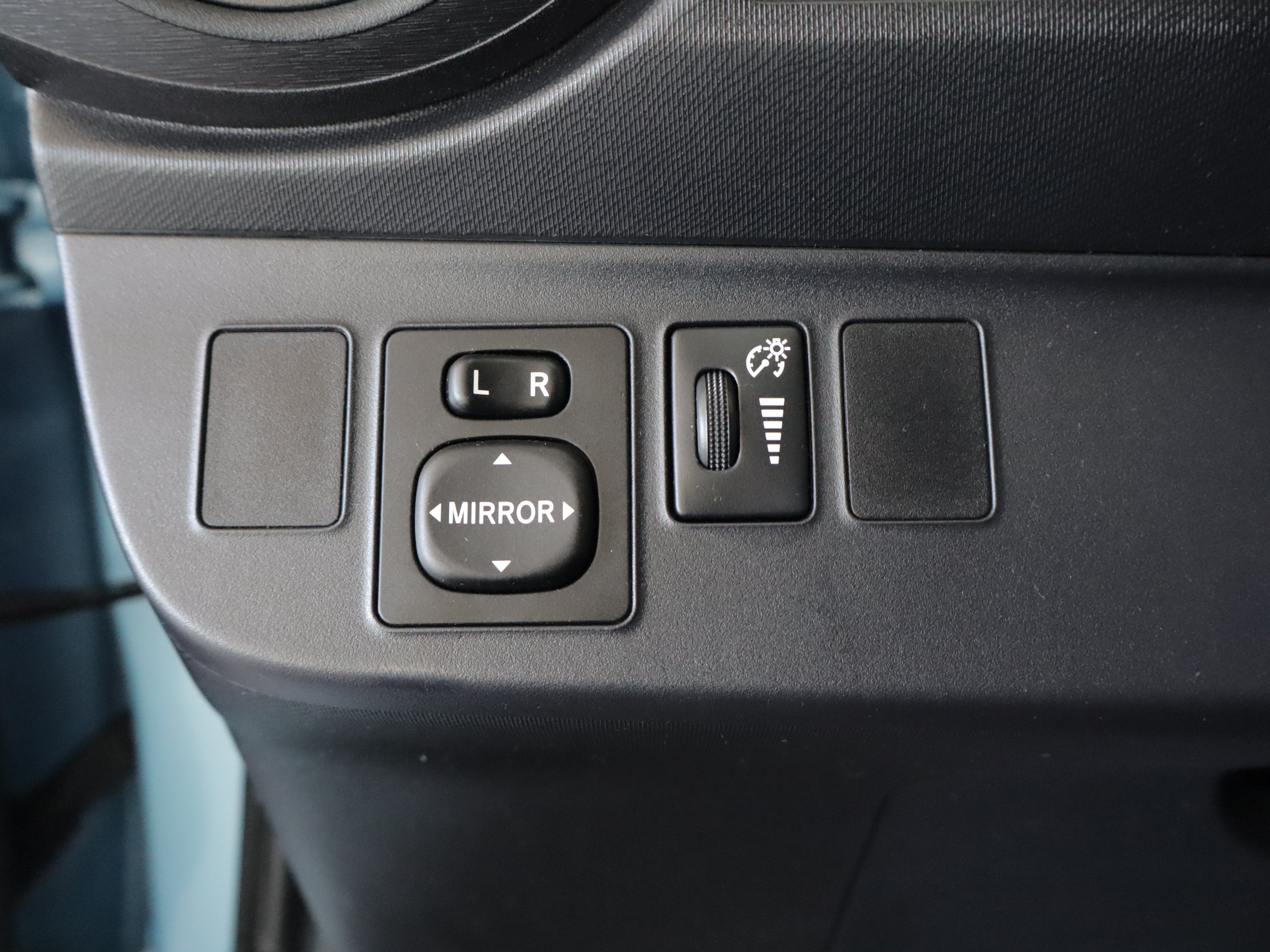 Used 2015 Toyota Prius C One FWD image 17