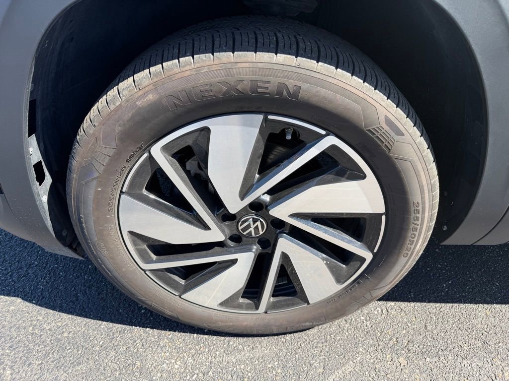 Used 2025 Volkswagen Atlas SE image 13