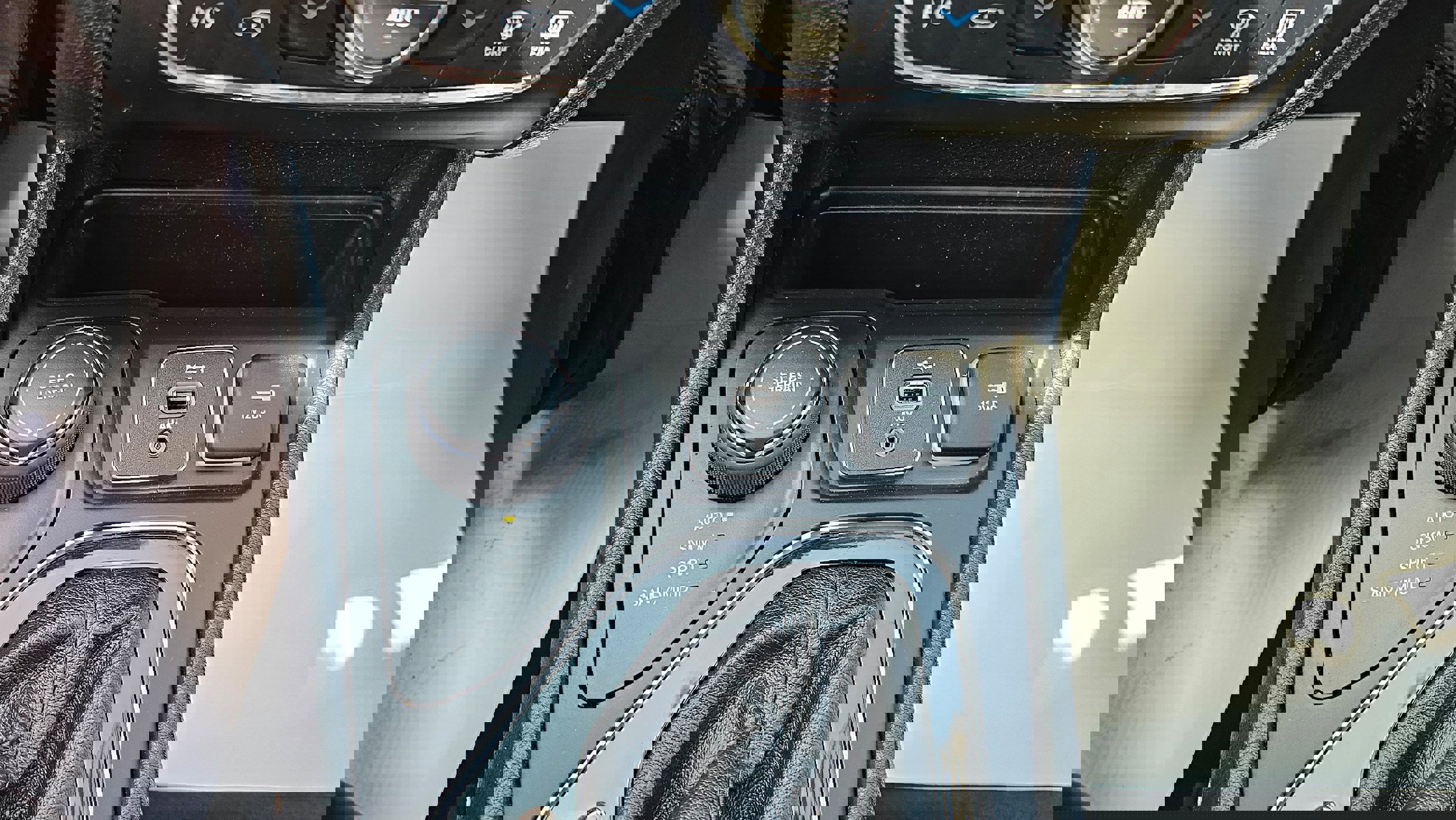 Used 2020 Jeep Cherokee Limited image 29