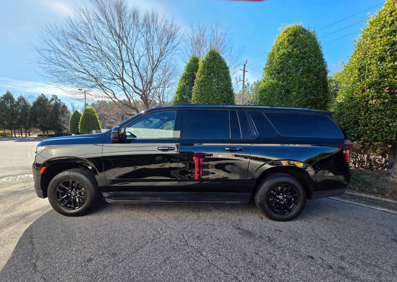 Used 2021 Chevrolet Suburban LT RWD image 2