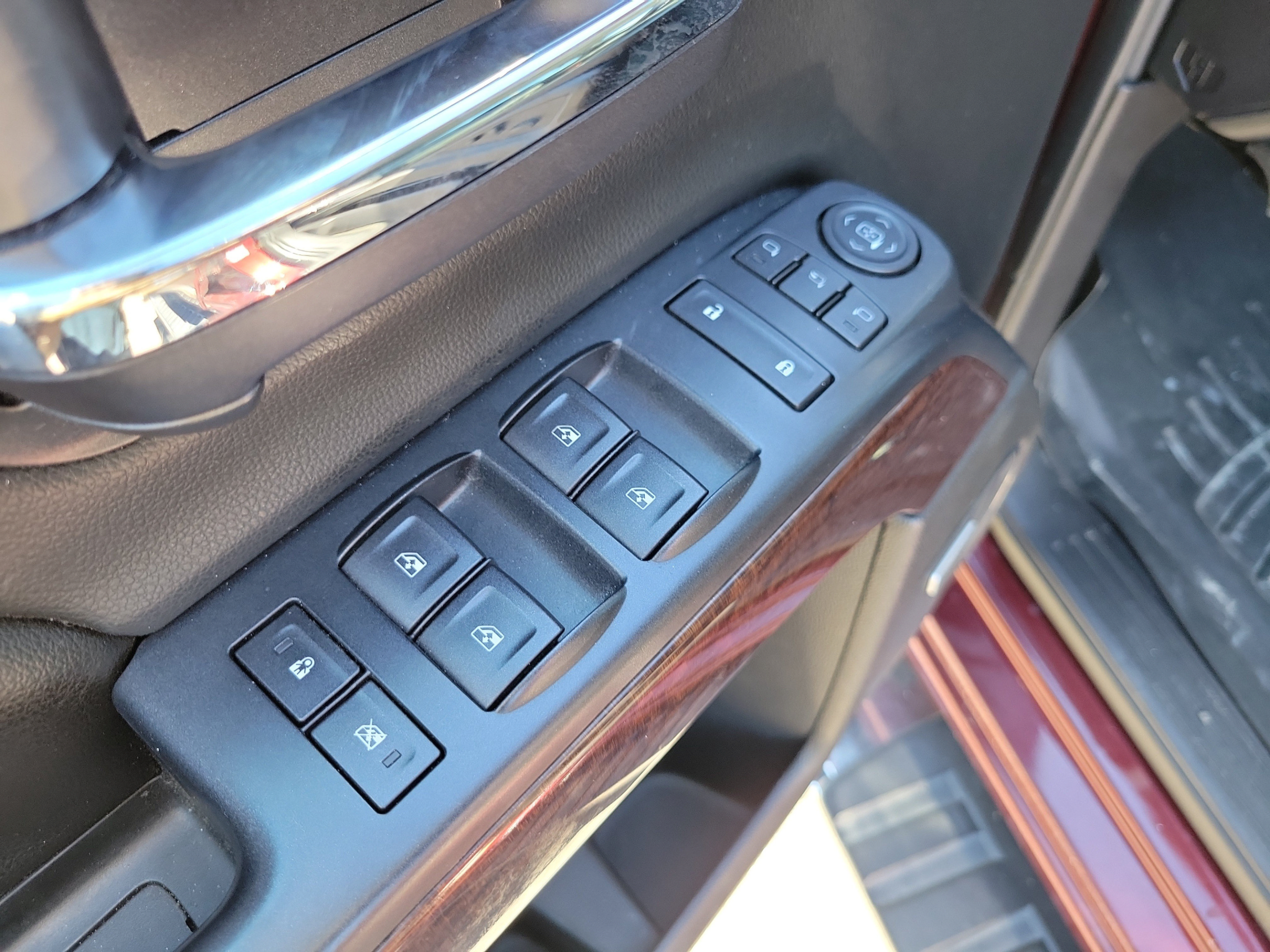 Used 2016 GMC Sierra 2500 SLT w/ Duramax Plus Package AWD/4WD image 23