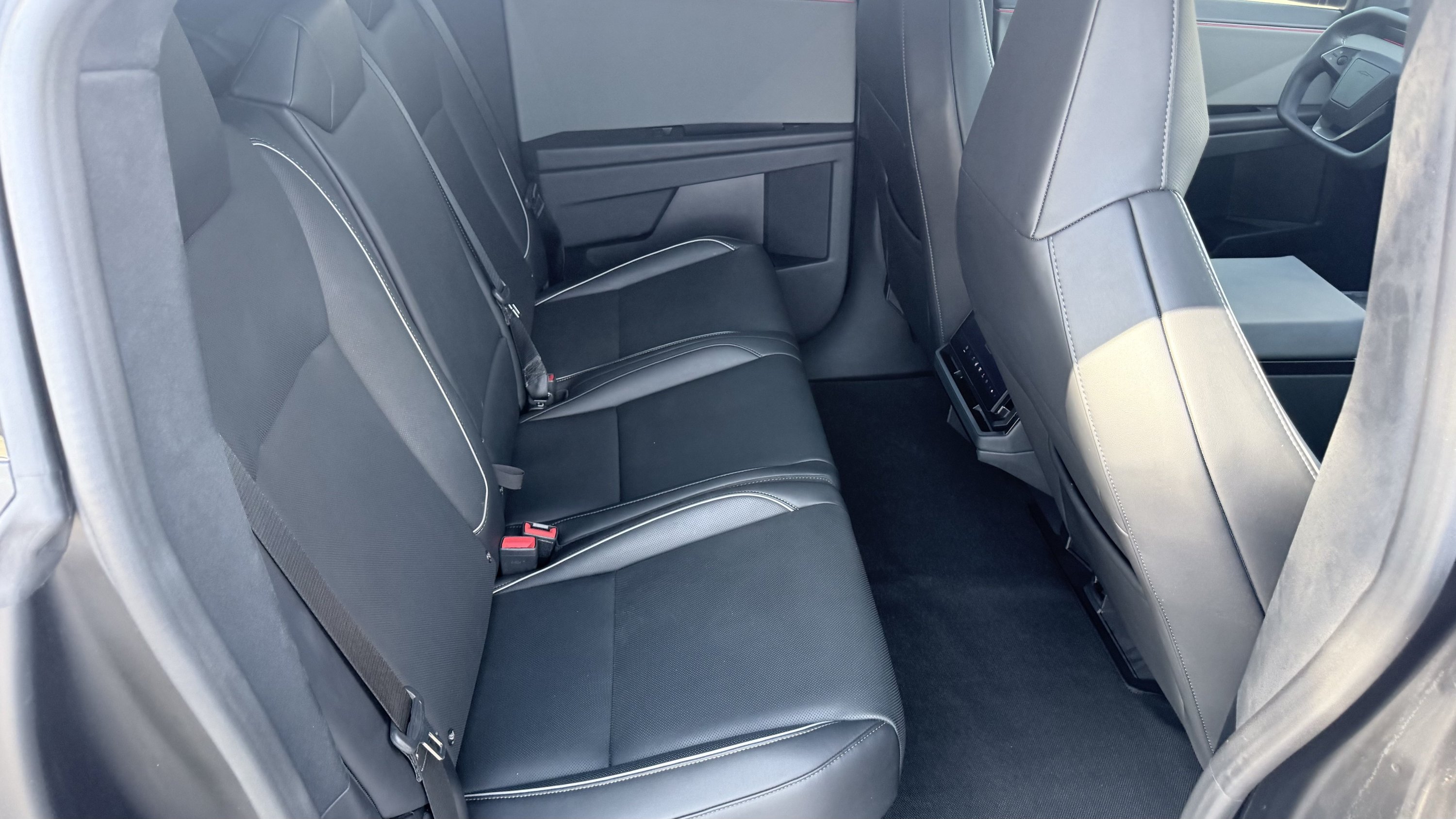 Used 2024 Tesla Cybertruck AWD Crew Cab image 34