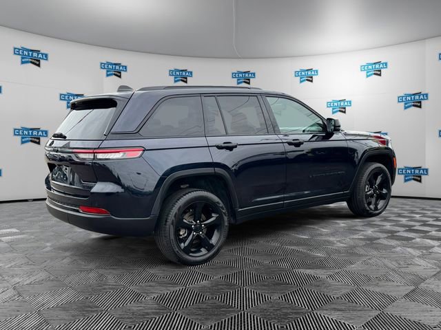 Certified 2024 Jeep Grand Cherokee Limited w/ Black Appearance Package image 6