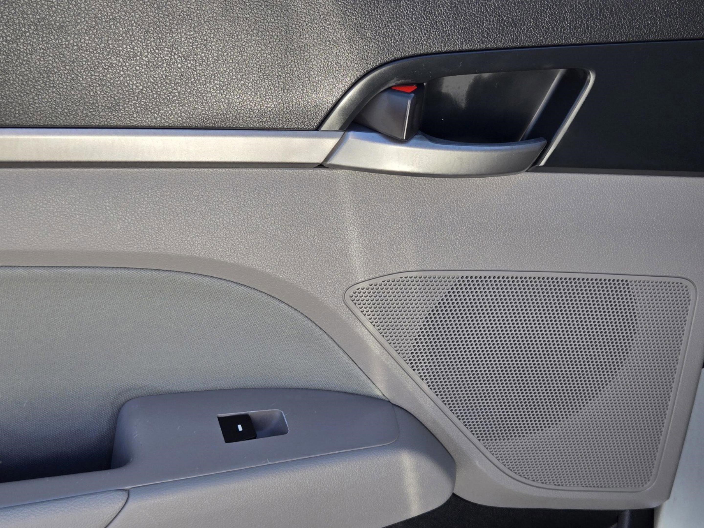 Used 2017 Hyundai Elantra SE image 18