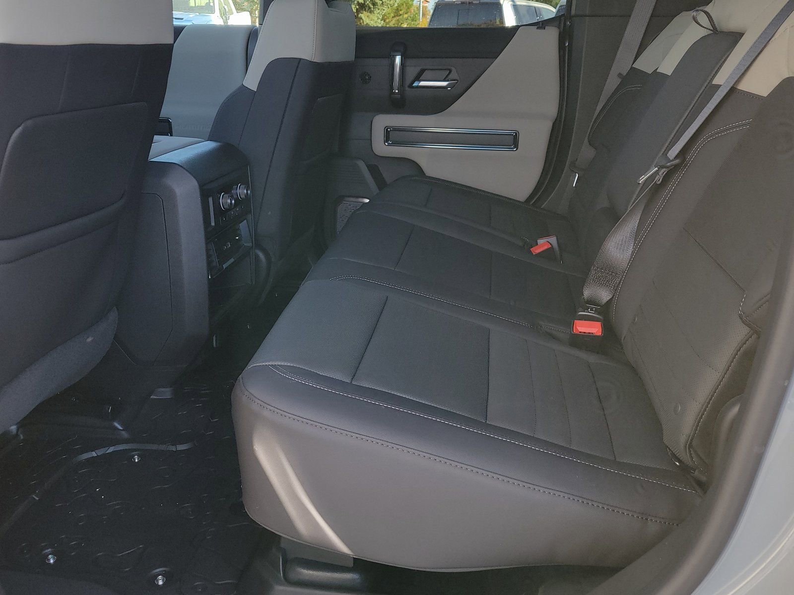 New 2026 GMC Hummer EV SUV w/ LPO, Dark Essentials Package image 7