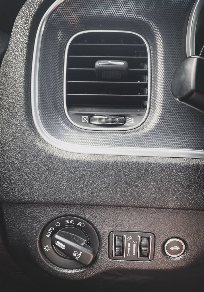 Used 2018 Dodge Charger R/T RWD image 5