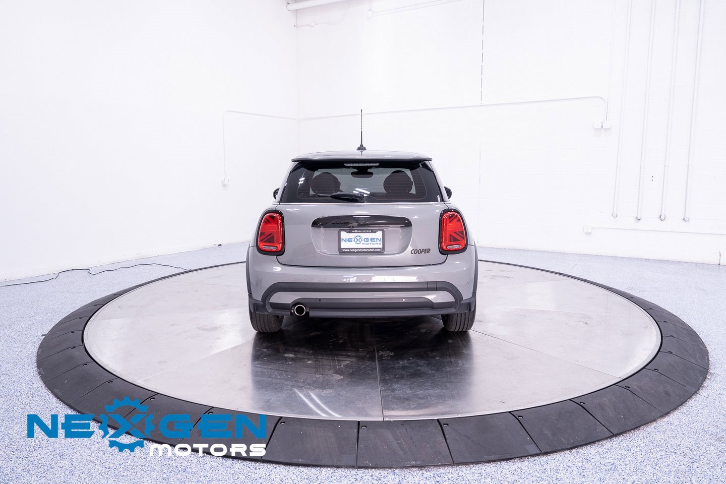 Used 2023 MINI Cooper 2-Door Hardtop image 33