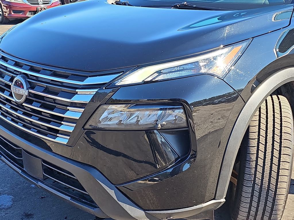 Used 2025 Nissan Rogue SV image 34