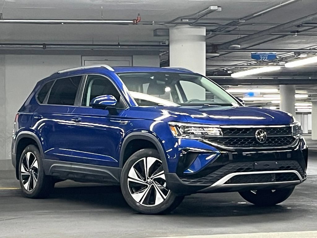 Certified 2024 Volkswagen Taos SE w/ Panoramic Sunroof Package AWD/4WD image 2