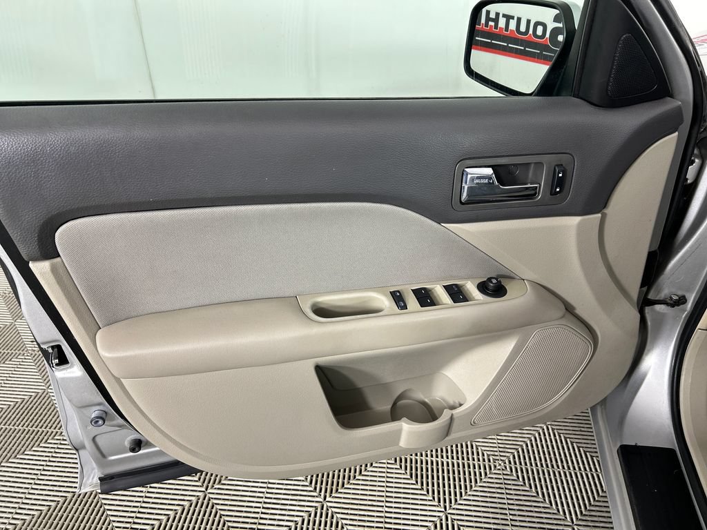 Used 2010 Ford Fusion SE FWD image 11