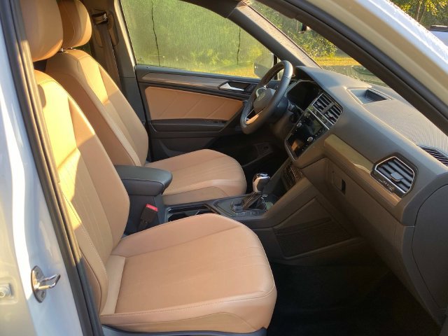 Used 2024 Volkswagen Tiguan SE FWD image 36