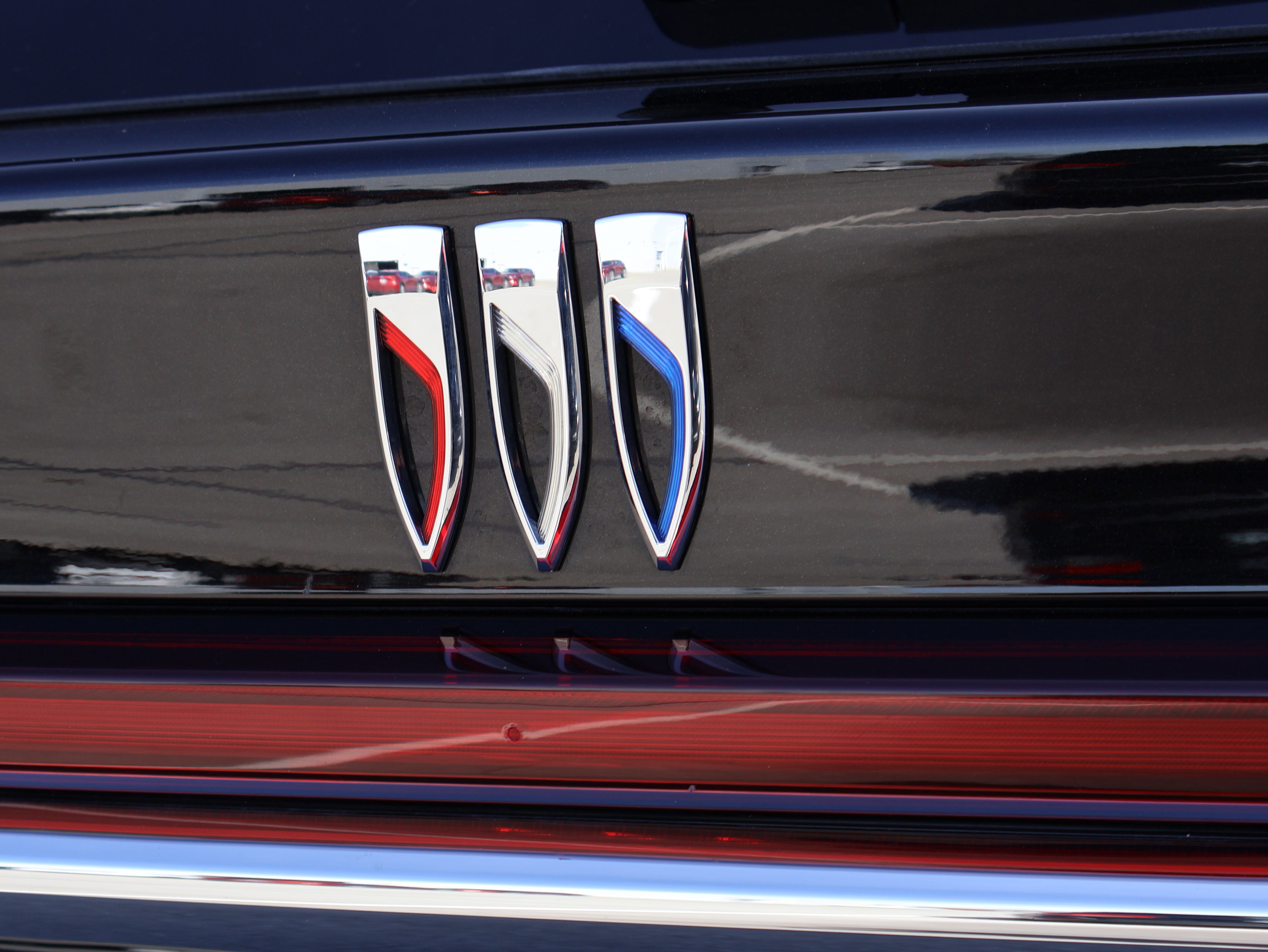 Used 2025 Buick Enclave Preferred image 17