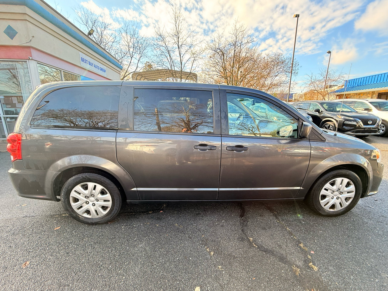 Used 2019 Dodge Grand Caravan SE w/ UConnect Hands-Free Group image 10