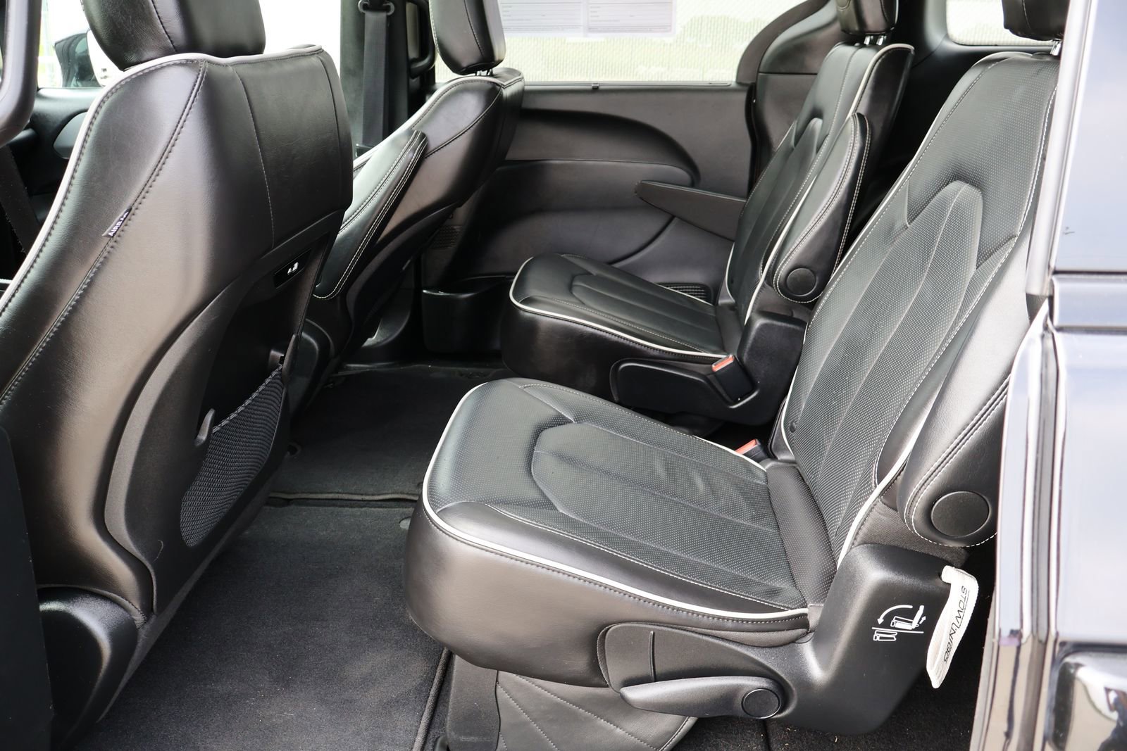 Used 2025 Chrysler Pacifica Limited FWD image 15