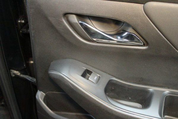 Used 2023 Chevrolet Traverse LT image 13