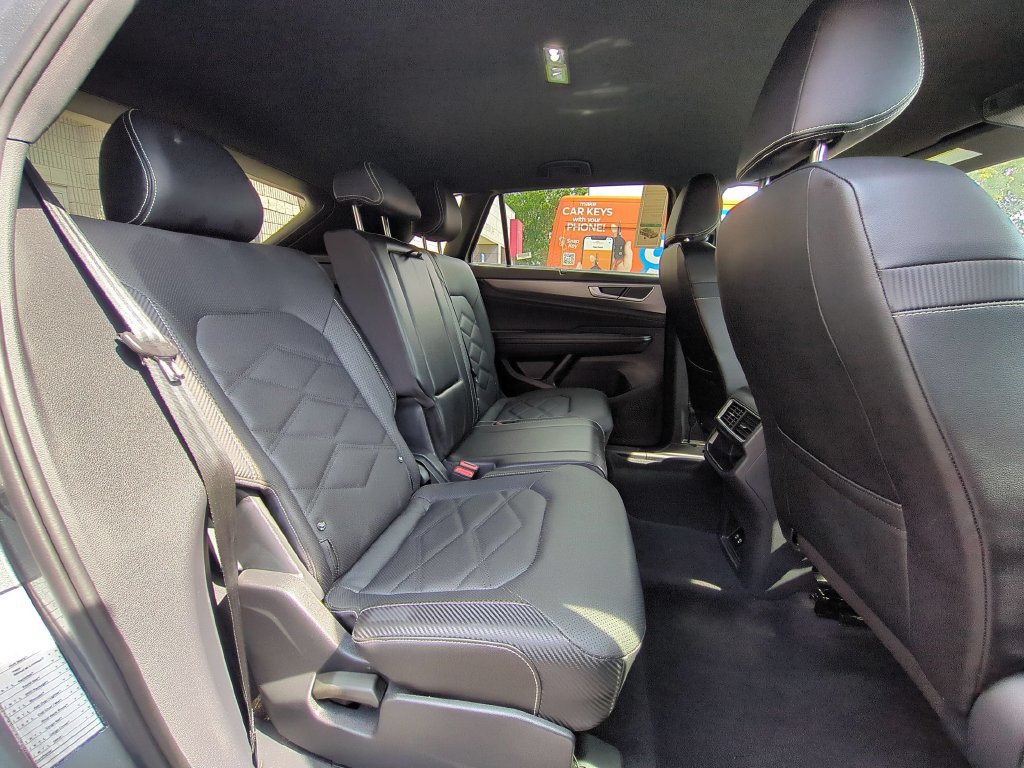 Used 2025 Volkswagen Atlas Cross Sport SE FWD image 26