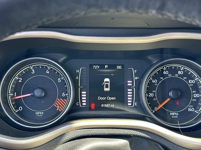 Used 2015 Jeep Cherokee Latitude w/ Cold Weather Group FWD image 30