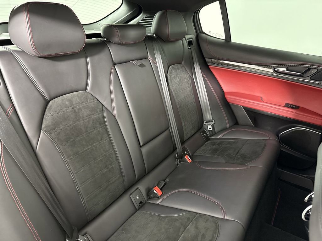 Used 2020 Alfa Romeo Stelvio Quadrifoglio image 23