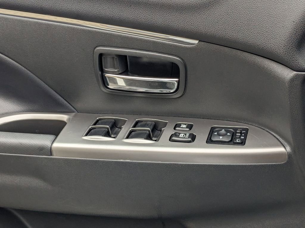 Used 2025 Mitsubishi Outlander Sport SE image 13