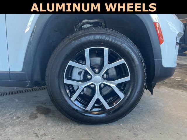Used 2024 Jeep Grand Cherokee Limited image 10