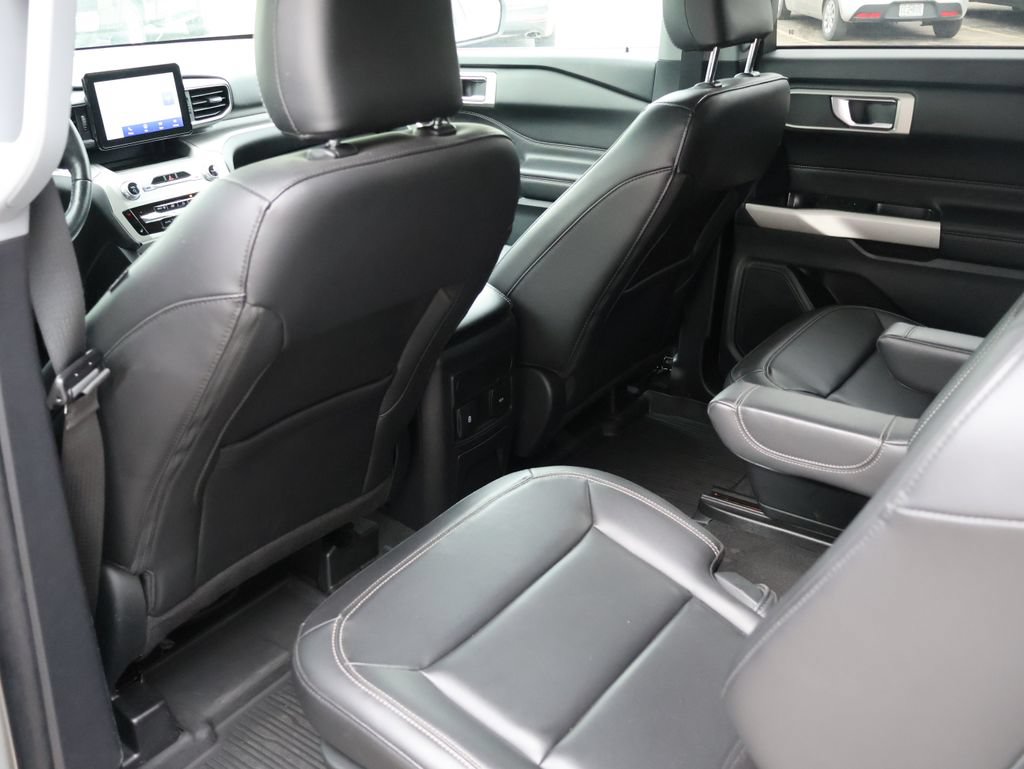 Used 2022 Ford Explorer XLT w/ Equipment Group 202A AWD/4WD image 38