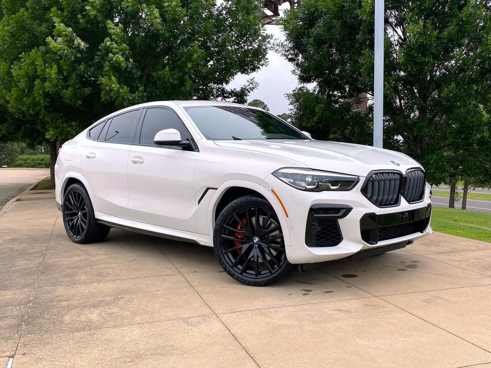 Used 2023 BMW X6 xDrive40i w/ M Sport Package AWD/4WD image 1