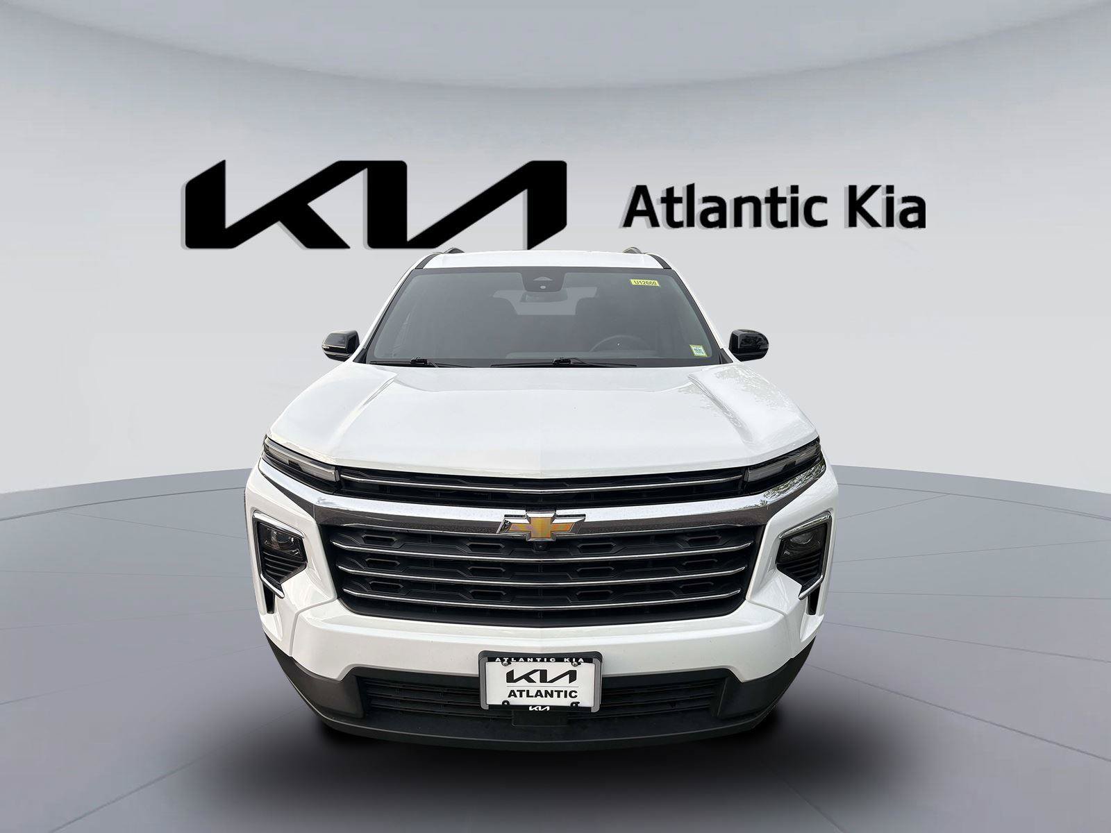 Used 2025 Chevrolet Traverse LT w/ Driver Confidence Package AWD/4WD image 2