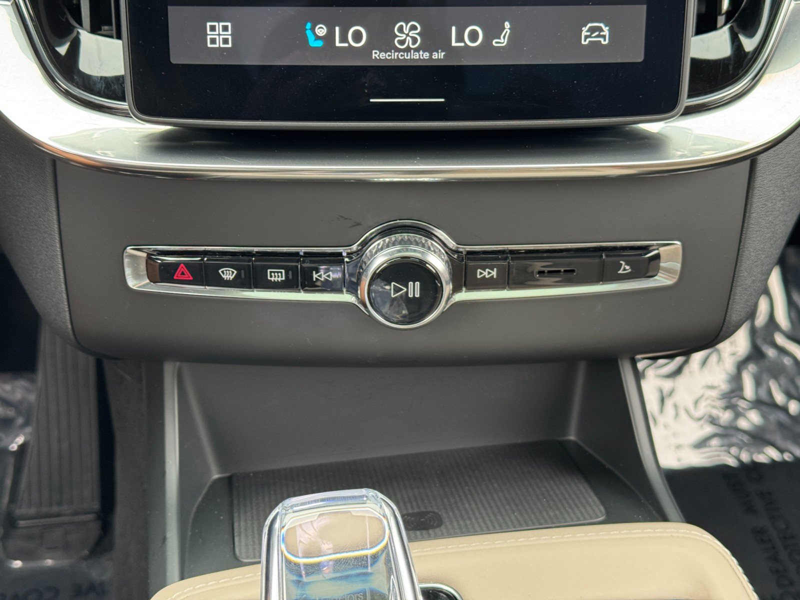 Used 2025 Volvo XC90 T8 Ultra image 32