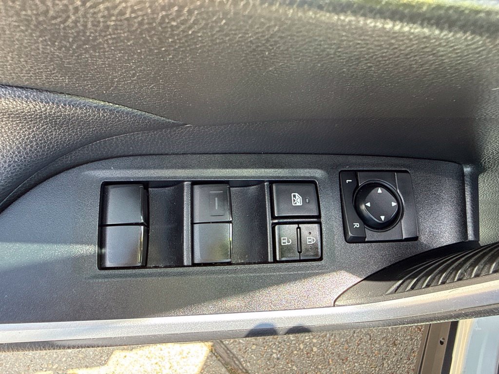 Used 2021 Toyota RAV4 LE AWD/4WD image 10