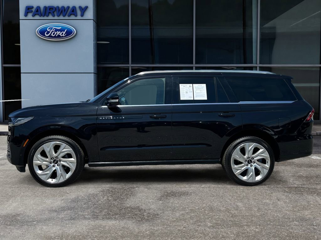Used 2025 Lincoln Navigator Black Label AWD/4WD image 7
