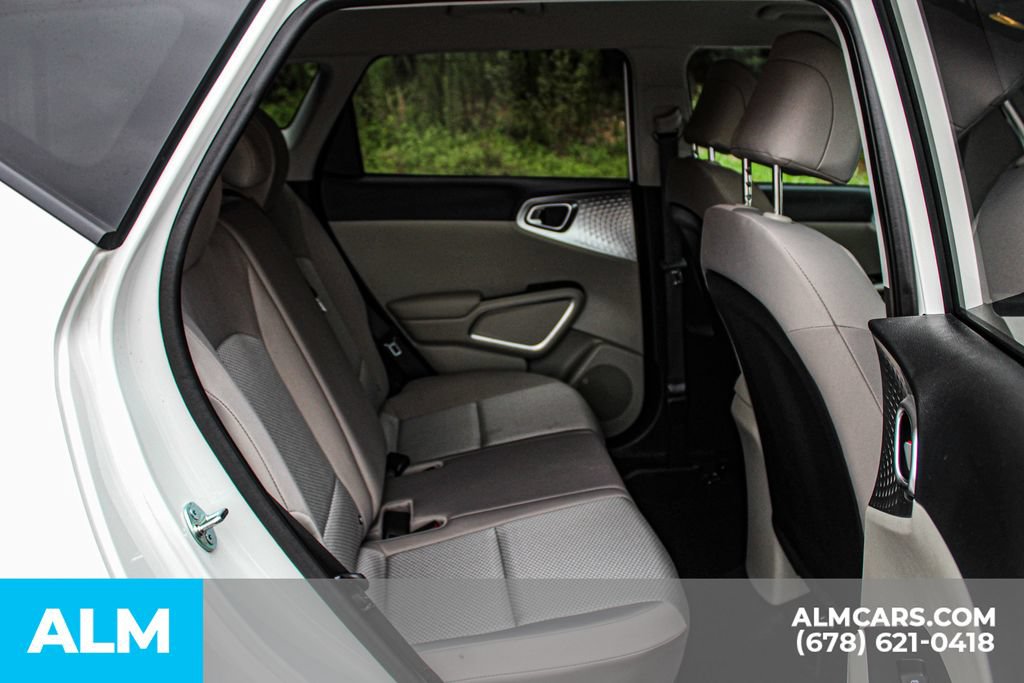 Used 2025 Kia Soul LX w/ LX Technology Package FWD image 19