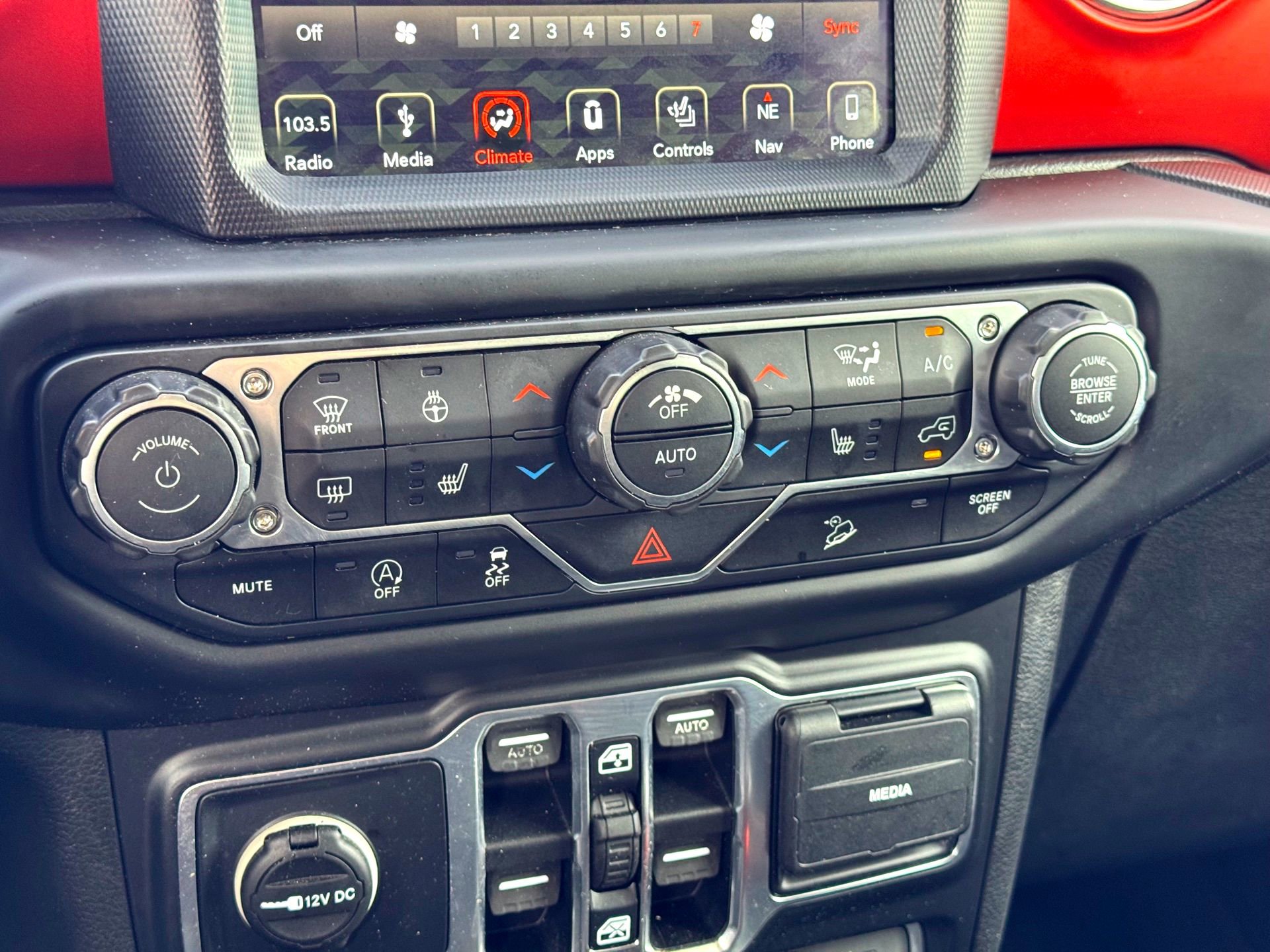 Used 2018 Jeep Wrangler Unlimited Rubicon image 28