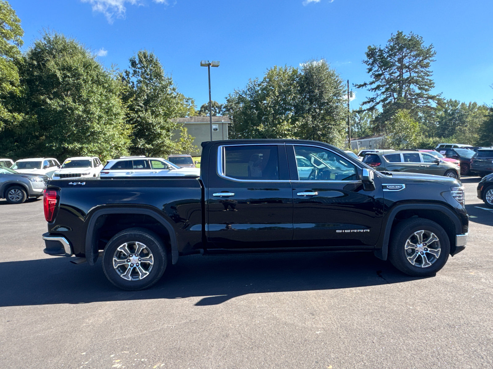 Used 2025 GMC Sierra 1500 SLT AWD/4WD image 3