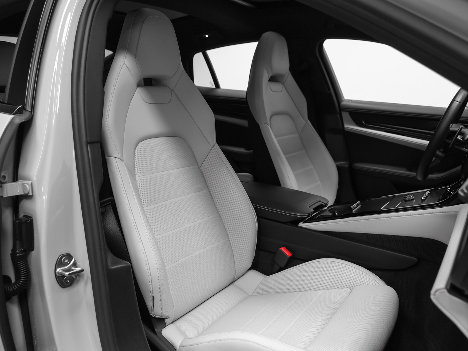 Certified 2026 Porsche Panamera 4 E-Hybrid AWD/4WD image 24