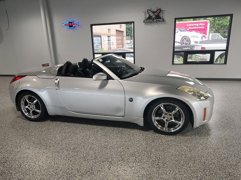 Used 2007 Nissan 350Z Touring RWD image 6