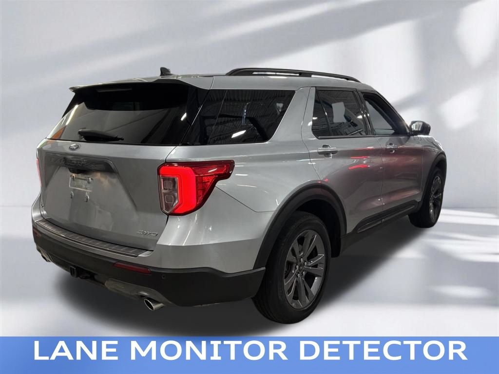 Used 2023 Ford Explorer XLT w/ Equipment Group 202A AWD/4WD image 8