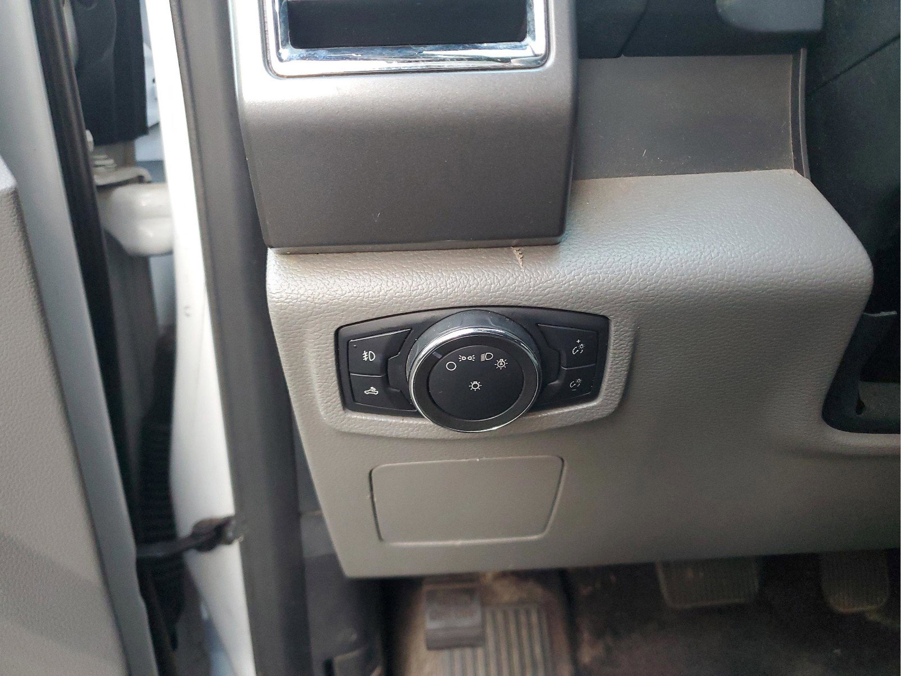 Used 2015 Ford F150 XLT image 28