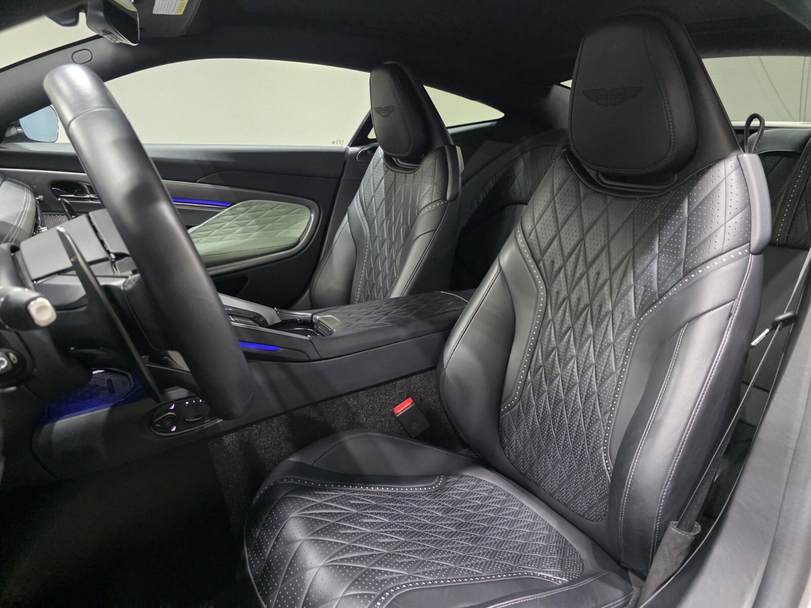 Used 2024 Aston Martin DB12 Coupe RWD image 12