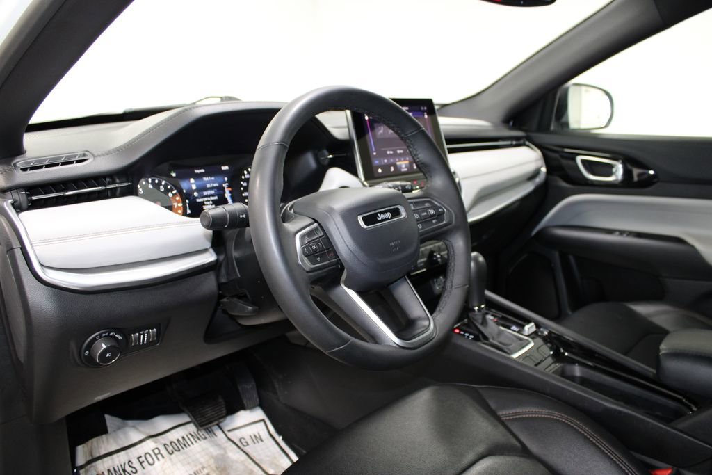 Used 2024 Jeep Compass Limited image 22