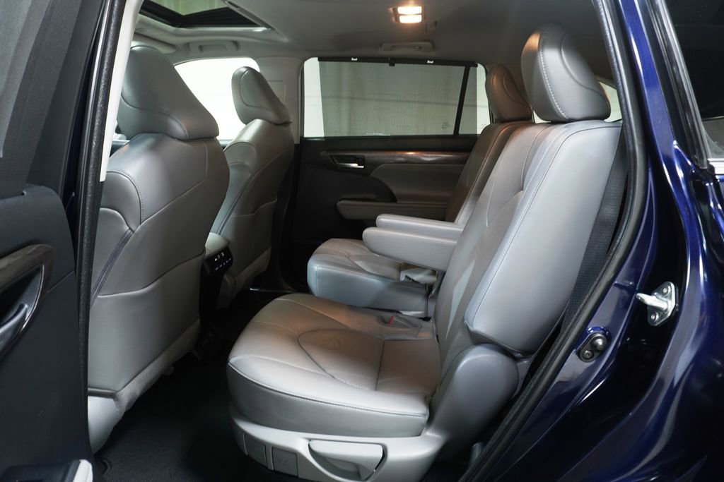 Used 2023 Toyota Highlander Limited FWD image 15