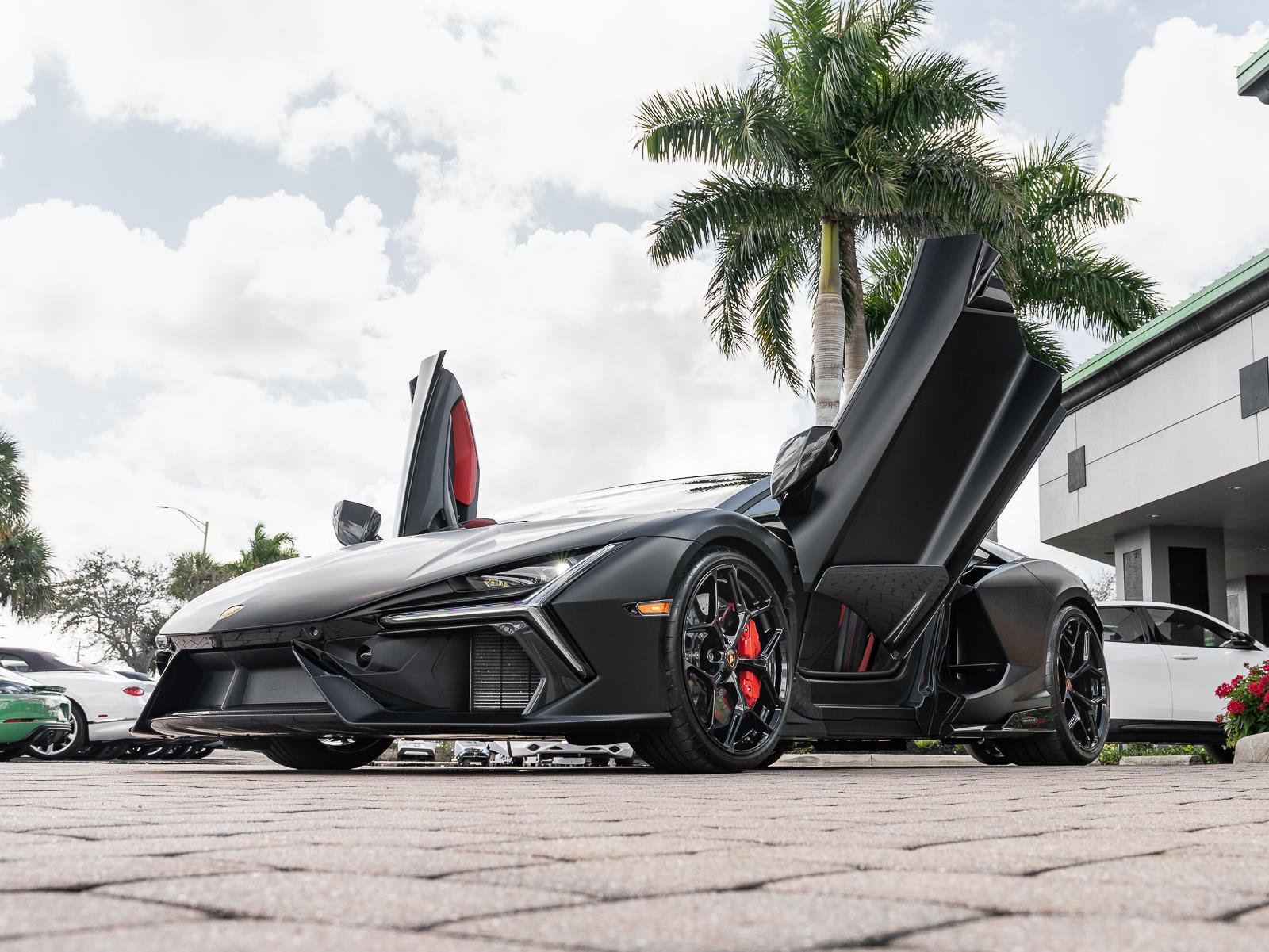 Used 2024 Lamborghini Revuelto image 7
