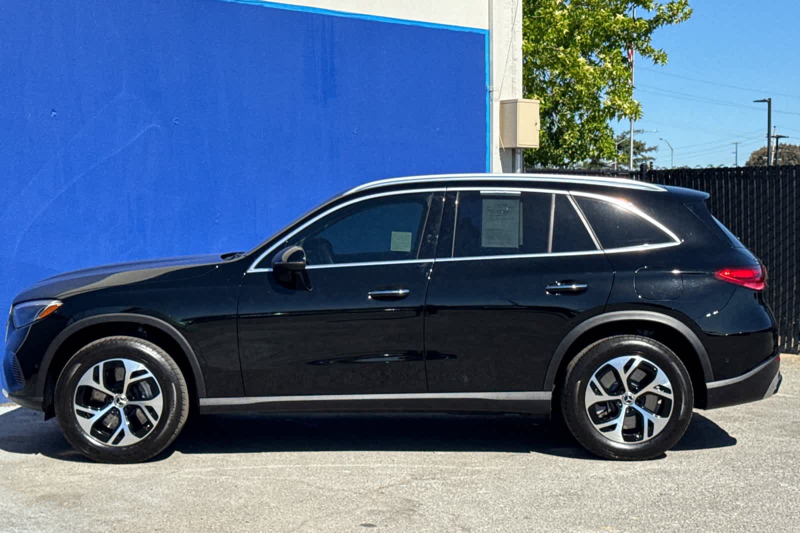 Used 2025 Mercedes-Benz GLC 350e 4MATIC image 6
