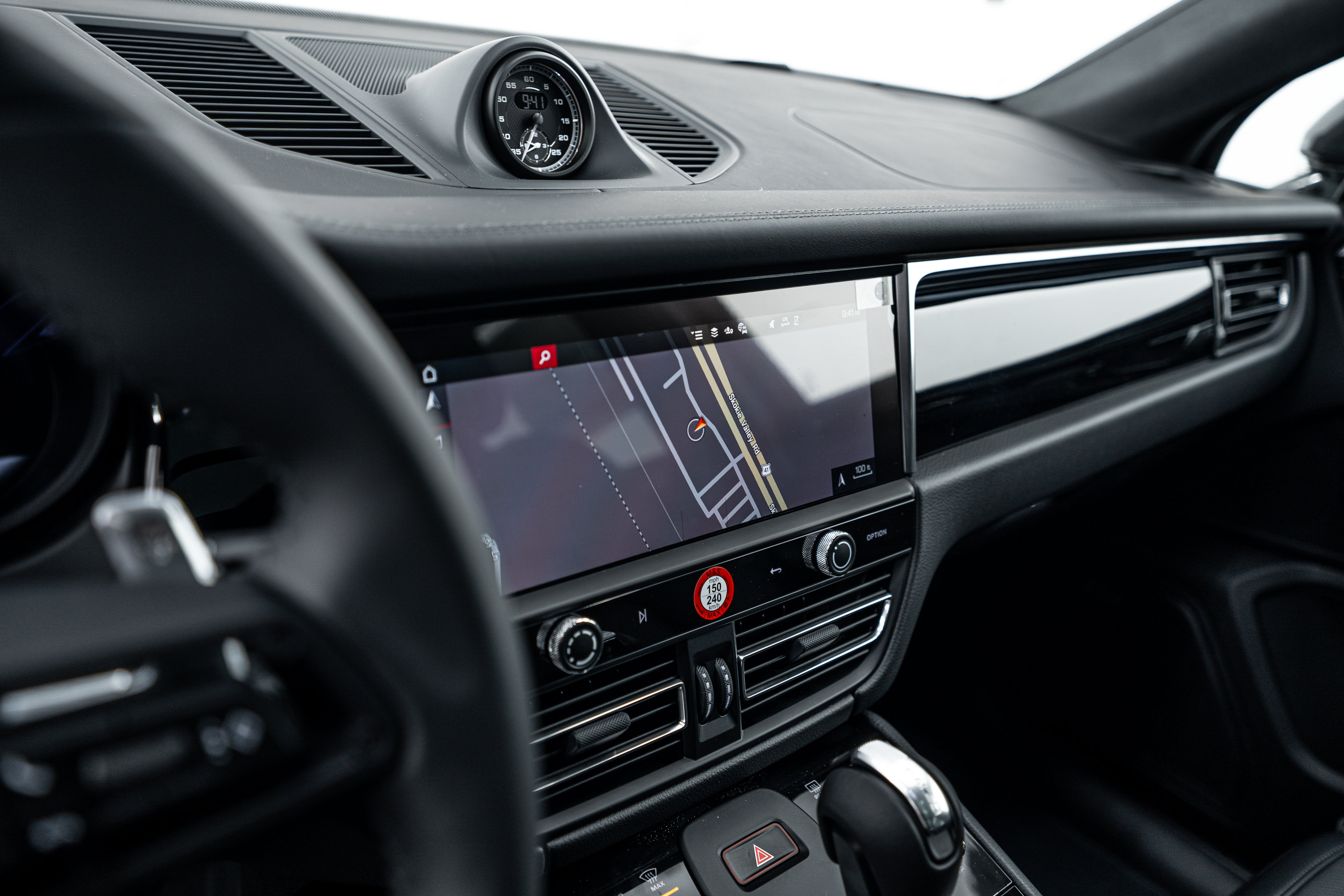 Certified 2026 Porsche Macan Turbo AWD/4WD image 13