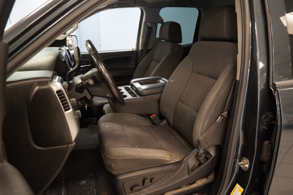 Used 2019 Chevrolet Silverado 1500 LT w/ All Star Edition AWD/4WD image 3